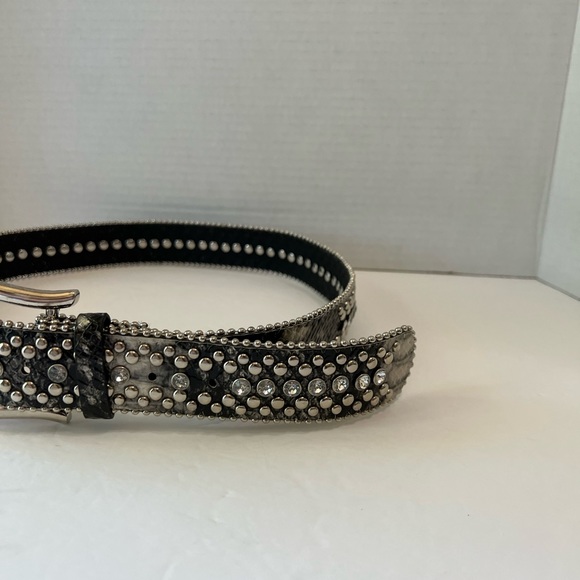 Rhinestones and studs embellished snake skin look belt 37” EC like new - Picture 7 of 10